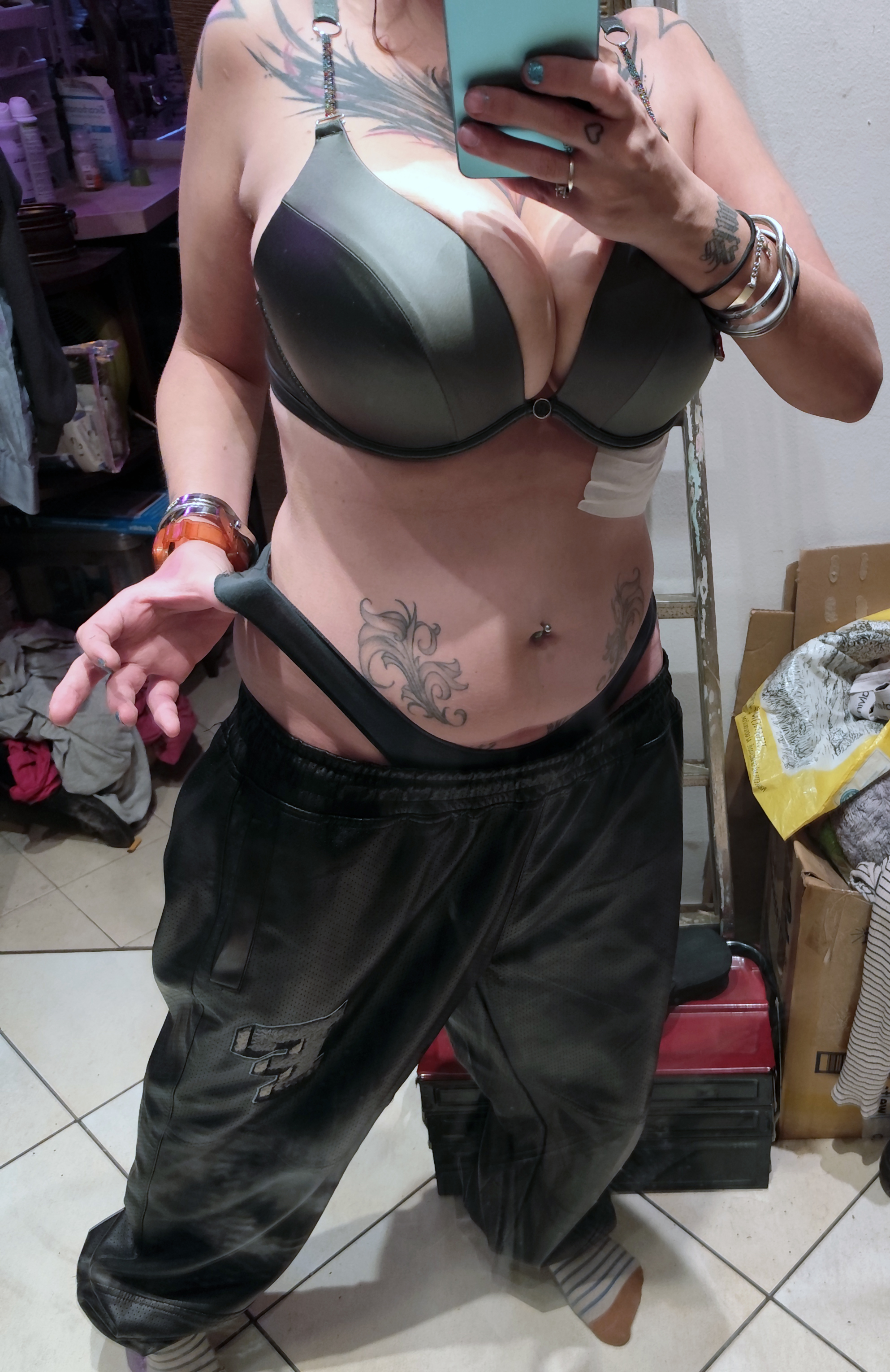 Leather Pants And Bra For The Assholes That Worship Me