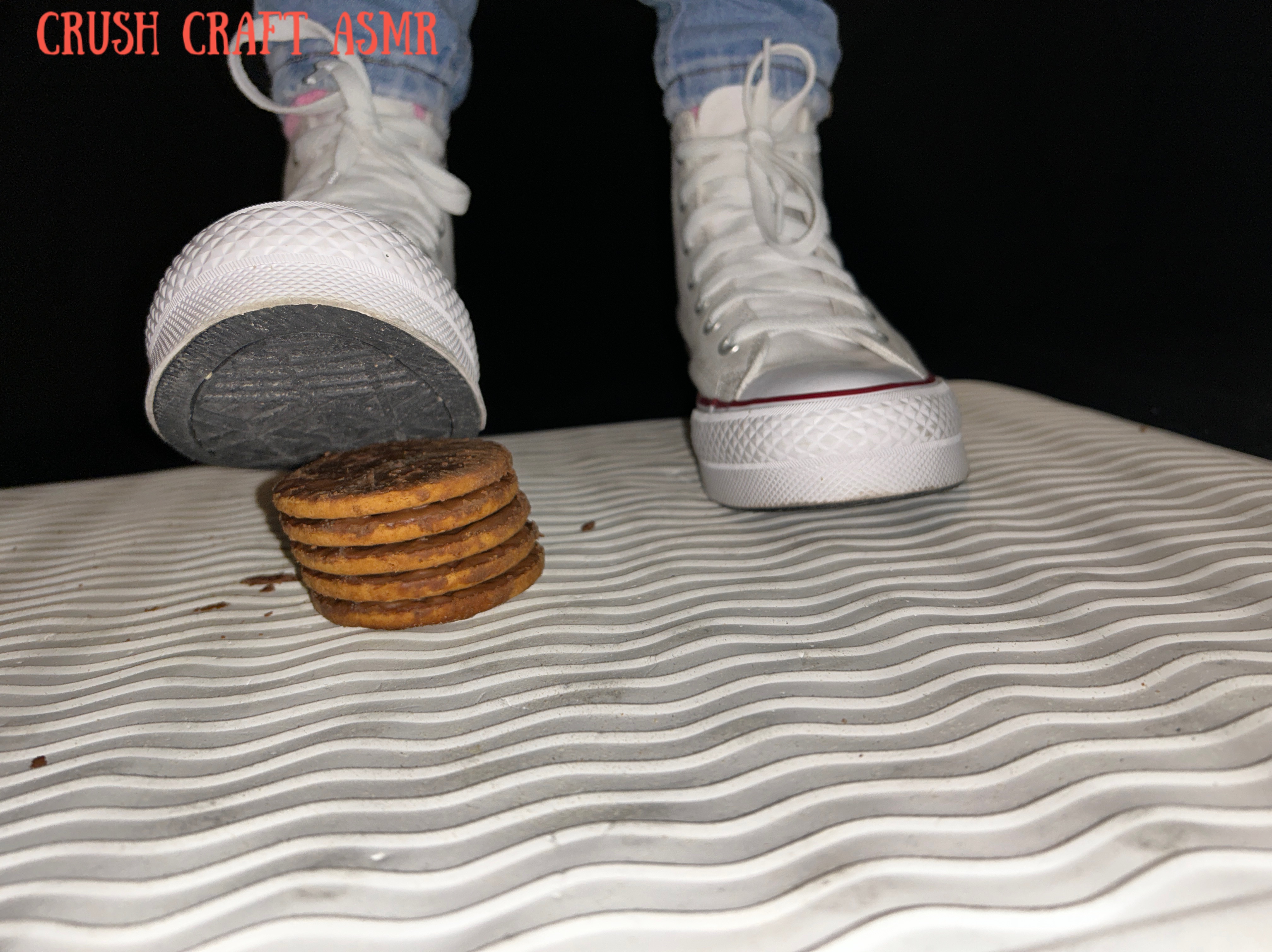 Chocolate Crunch: Converse vs Digestives