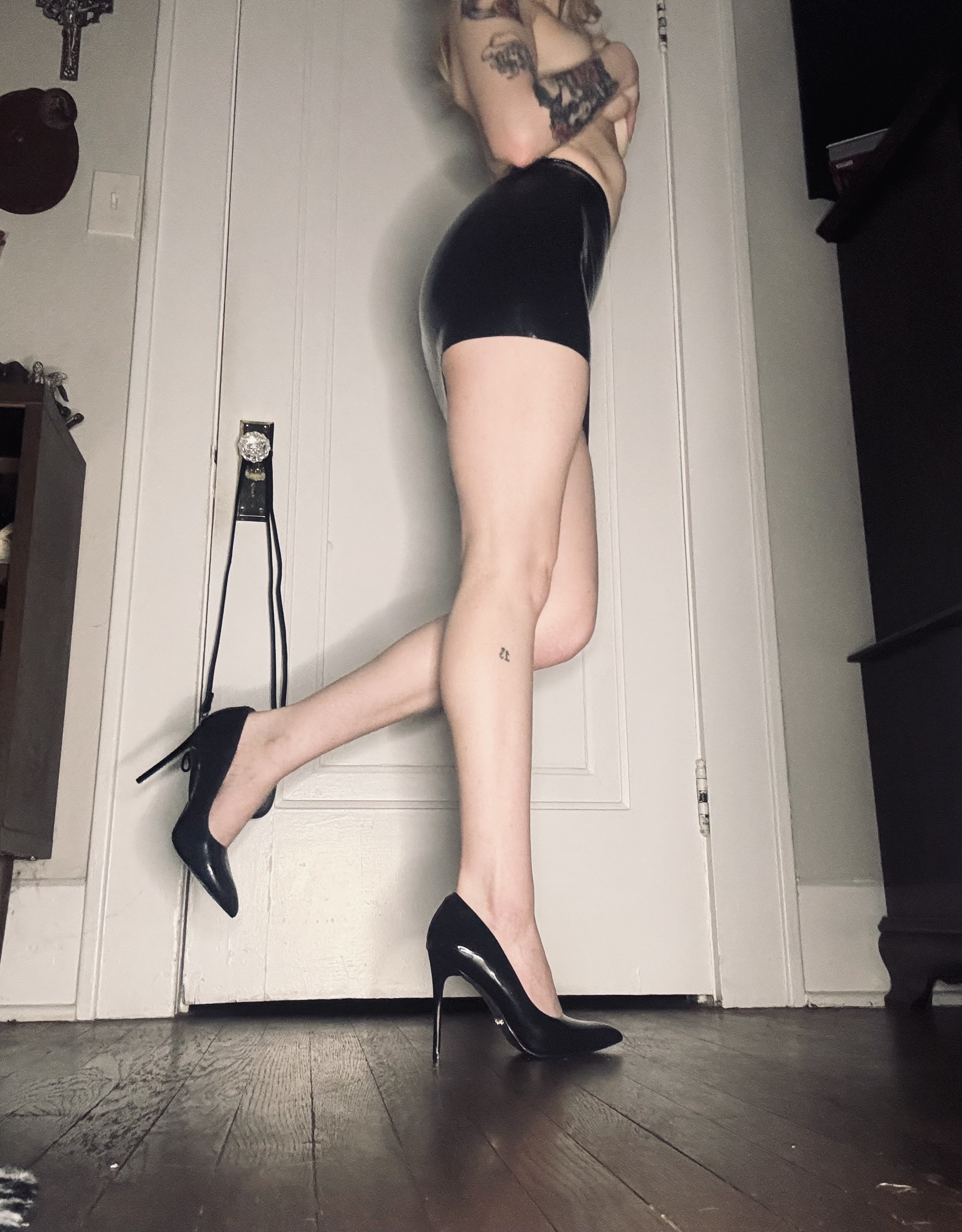 Latex Pin-Up